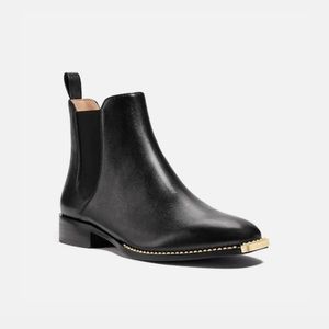 Stylish Chelsea Boot with Gold Details